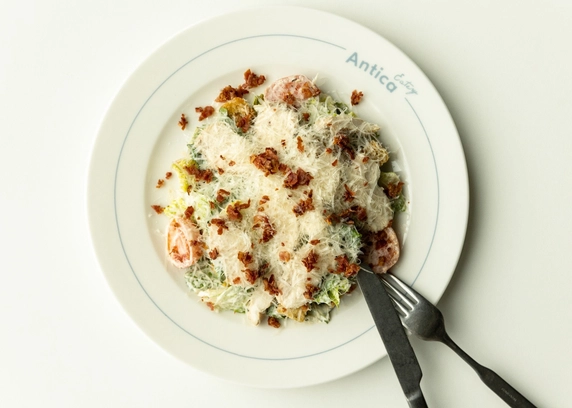Салат Цезар - ANTICA Eatery 