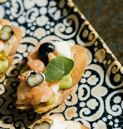 Бенкет - Брускети з креветкою та гуакамоле від Na Nebi 