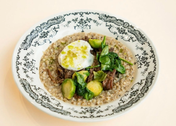 Зелена гречана каша з томленою телятиною від Cafe Mone 