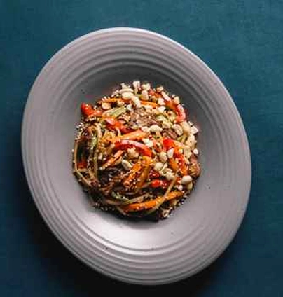 Лапша Удон з телятиною та овочами від Young 