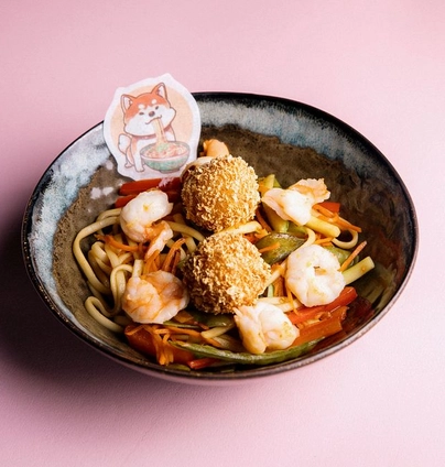 Локшина з креветками та рисовими кульками від Young 