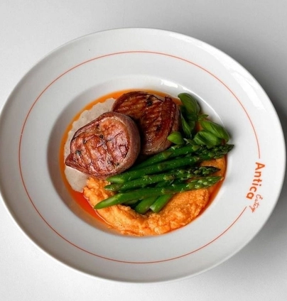 Індичка зі спаржею та полентою від ANTICA Eatery 