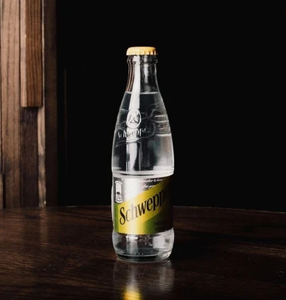 Вода Schweppes 0.25 - Young 