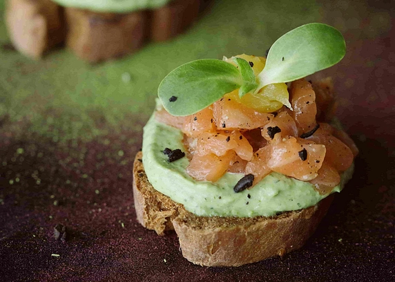 Брускети з лососем від Na Nebi 