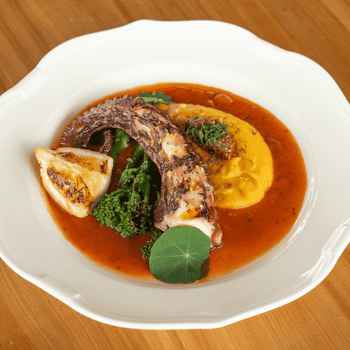 Восьминіг гриль з томатним соусом