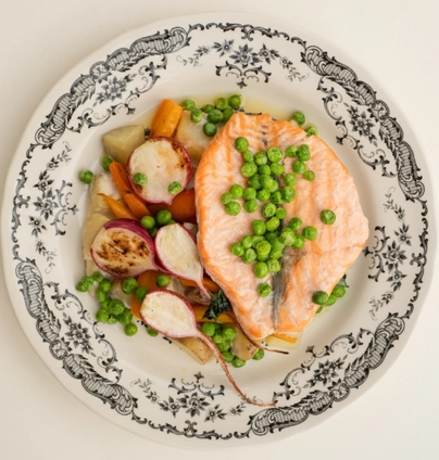 Стейк із лосося з молодою картоплею від Cafe Mone 