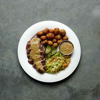 Стейк телячий з  картоплею 