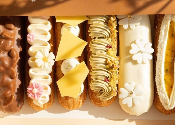 Коробка еклерів 6 шт. від DIM Bakery 