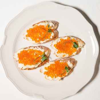 Брускети з ікрою лосося 4 шт
