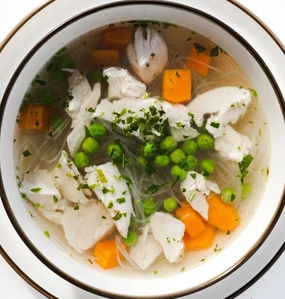 Бульйон курячий із фунчозою від Cafe Mone 