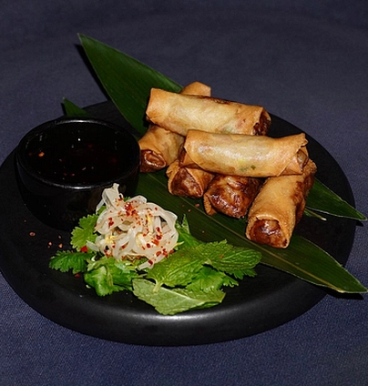 Неми зі свининою та креветкою від Young 