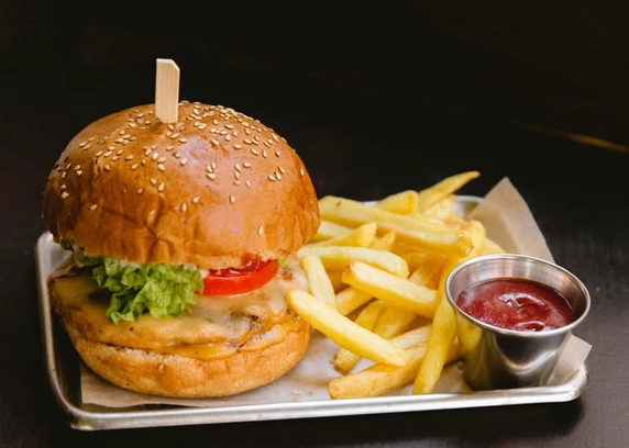 Бургер з куркою кф від Club FM 