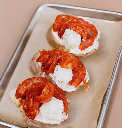 Брускетта з  Салямі від Club FM 