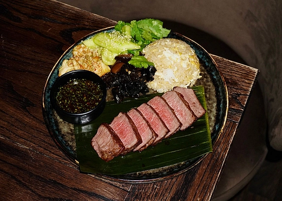 Філе міньйон зі смаженим рисом - Young 