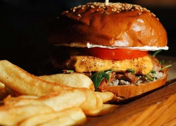 NEW Бургер з куркою та рваною свининою - ROAD 