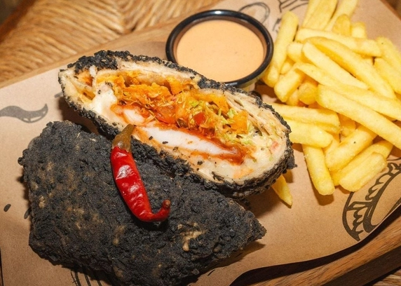 Бургер в чорному панко від NoName 