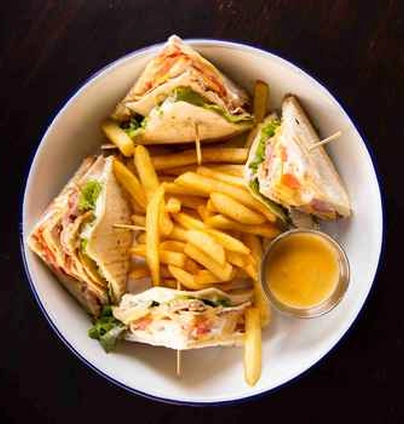 Клаб сендвіч з куркою від Club FM 