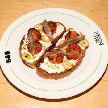 Брускети томати страчателла