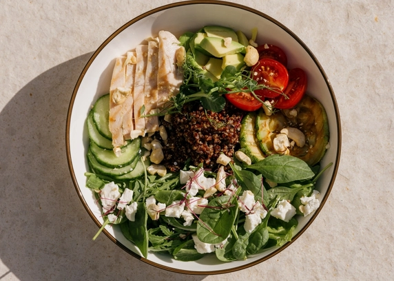 Боул з м’ясом птиці від Cafe Mone 