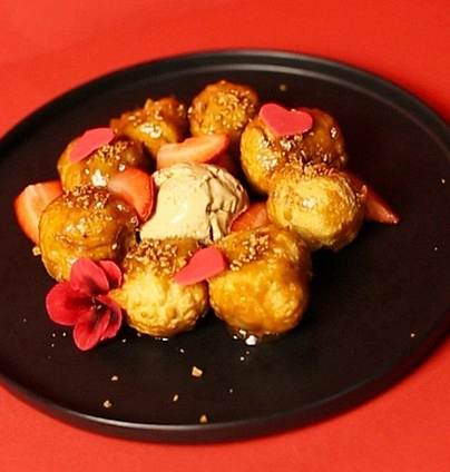 Смажений банан темпура з місо карамеллю від Young 