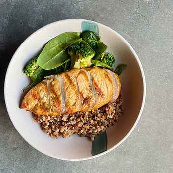 Гречана каша з курячим філе 