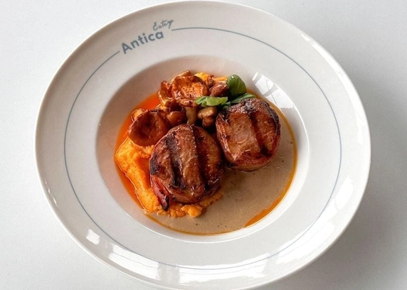 Індичка з лисичками та полентою - ANTICA Eatery 