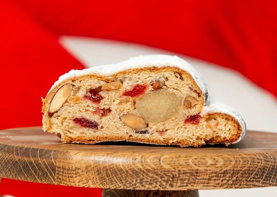 Штолен  1шт від DIM Bakery 