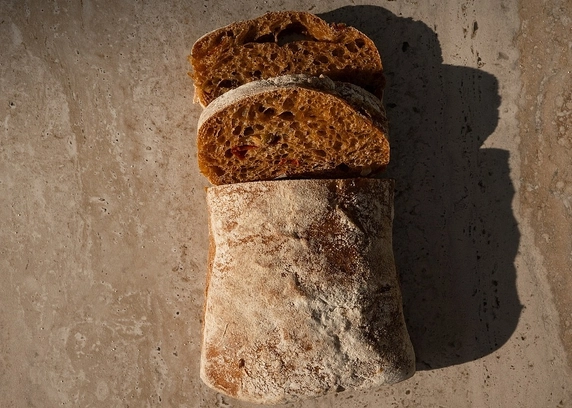 Чіабата житня з томатами та оливками 1 шт від DIM Bakery 