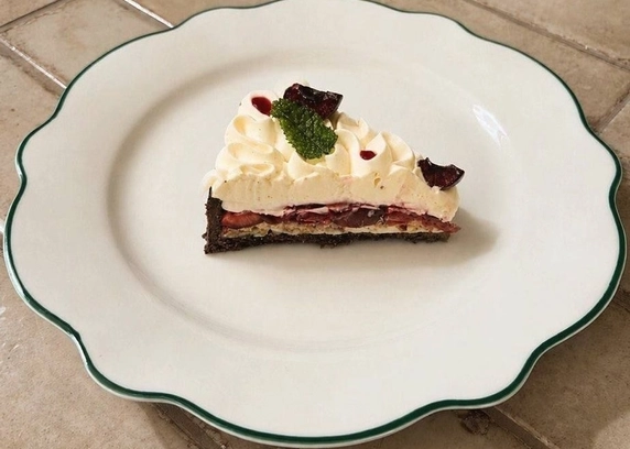 Тарт черешня порц. від DIM Bakery 