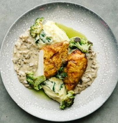 Філе курки з картопляно-шпинатним пюре та грибним соусом від ROAD (роад, роуд) 