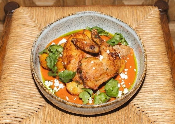 Курча пірі-пірі з картоплею та томатною сальсою від NoName 