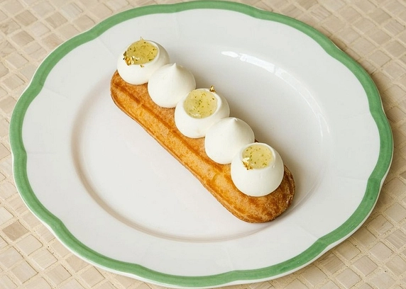 Еклер лимонний від DIM Bakery 