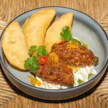 Тартар з телятини з емпанадас