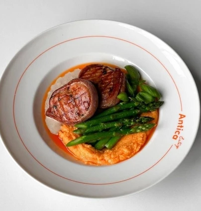 Індичка зі спаржею та полентою від ANTICA Eatery 