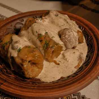 Голубці пісні з білими грибами