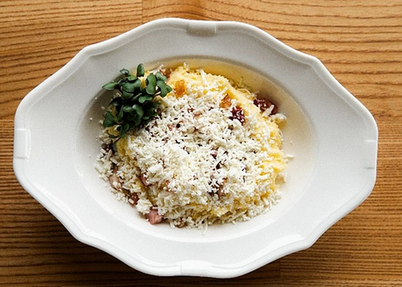 Банош з бринзою та беконом від Na Nebi 