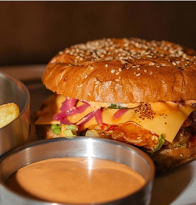 Бургер з куркою в кисло-солодкому соусі - B&B Community 