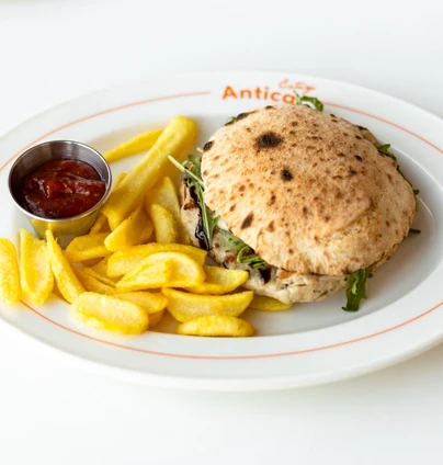 Бургер з курчам від ANTICA Eatery 