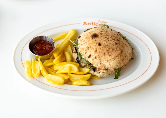 Бургер з курчам від ANTICA Eatery 