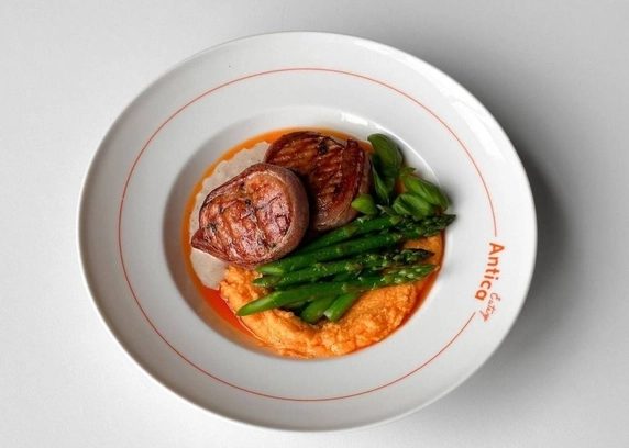 Індичка зі спаржею та полентою від ANTICA Eatery 