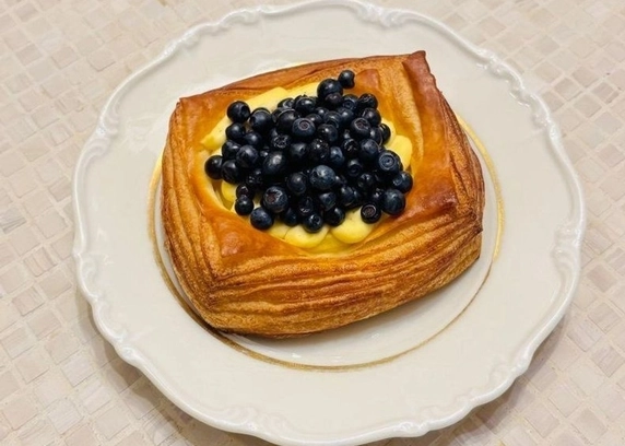 Даніш чорняця  від DIM Bakery 