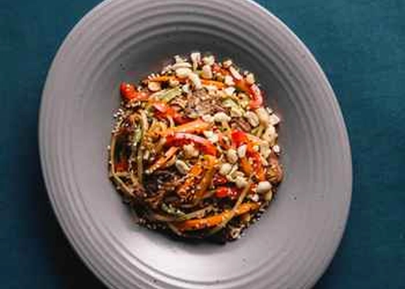 Лапша Удон з телятиною та овочами від Young 