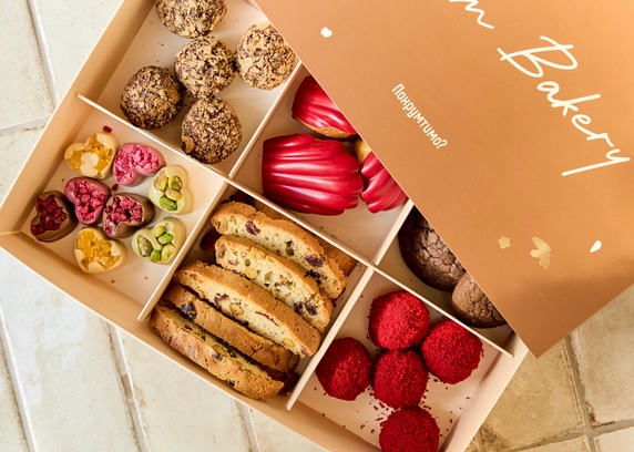 Коробочка подарункова МIX  від DIM Bakery 