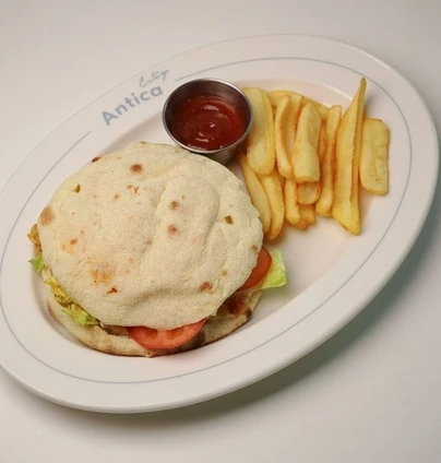 Бургер з курячим стегном від ANTICA Eatery 