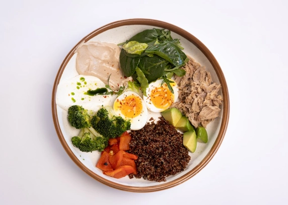 Боул із кіноа та тунцем від Club FM 