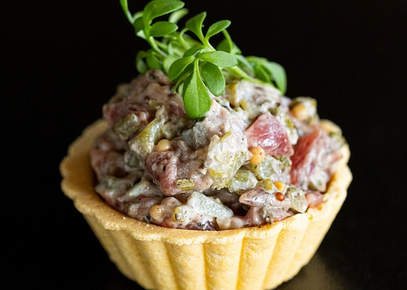 Тарталетка з телятиною від Na Nebi 