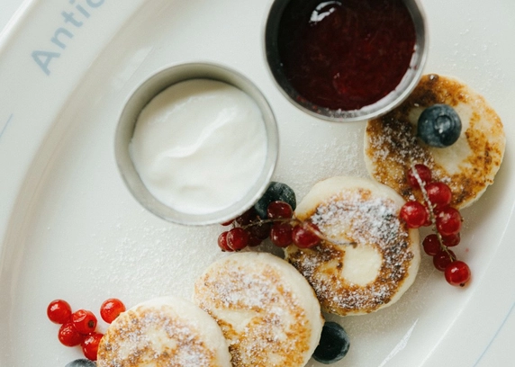 Сирники з малиновим джемом від ANTICA Eatery 