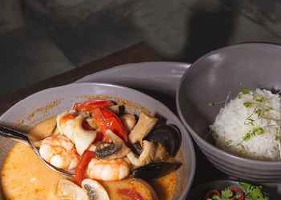 Тайський Том Ям з морепродуктами від Young 