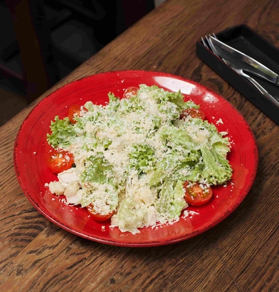 Салат з курячою грудинкою-гриль від Файне Місто 