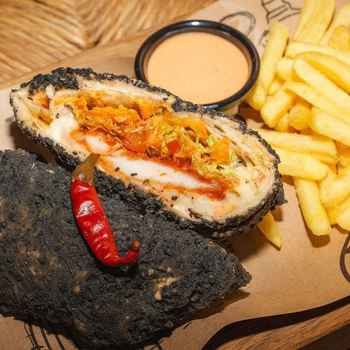 Бургер в чорному панко